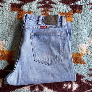 Perfect light wash relaxed fit wrangler denim
